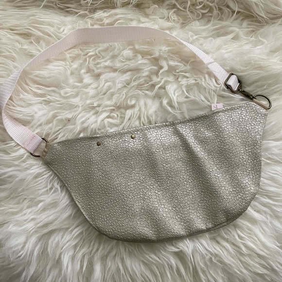 Fanny pak by Fervent Studio - Picture 2 of 4